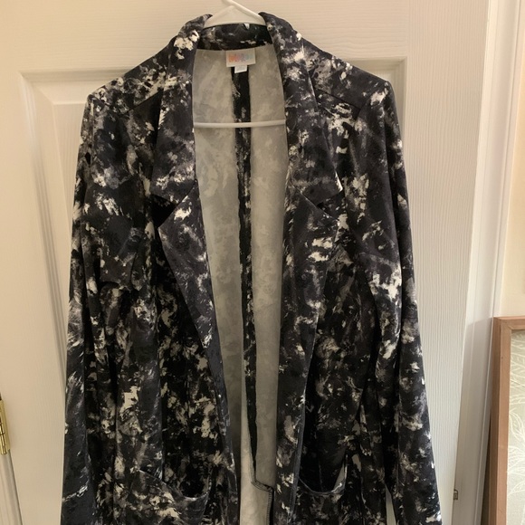 Lularoe Gwen - Picture 1 of 1